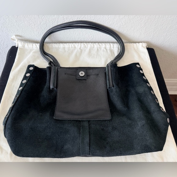 Elegant Black Leather Tote Bag - Picture 14 of 16